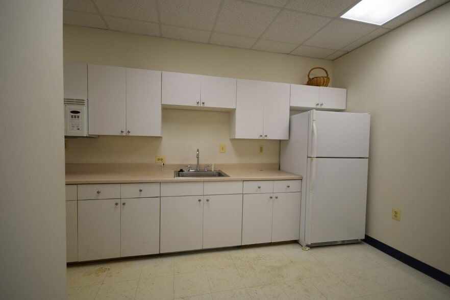 More Photos Of 8850 Richmond Hwy, Alexandria Office For Lease