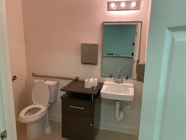 More Photos Of 4745 Sutton Park Ct, Jacksonville Office For Sale