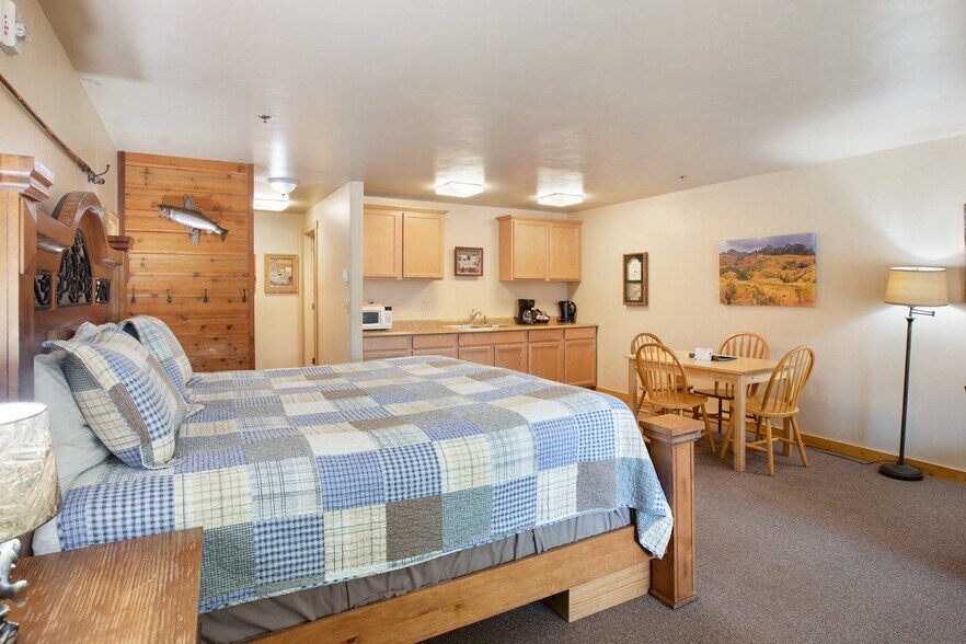 More Photos Of 777 E Highway 24, Woodland Park Hotel For Sale