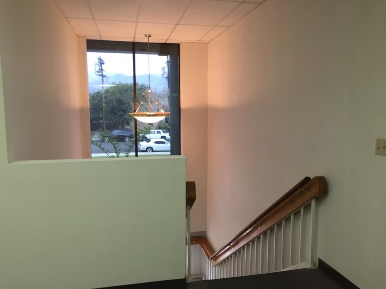 More Photos Of 21100 Superior St, Chatsworth Industrial For Lease