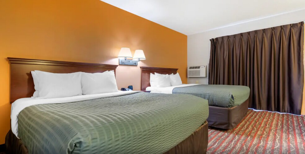 More Photos Of 2050 S US 41, Marquette Hotel For Sale