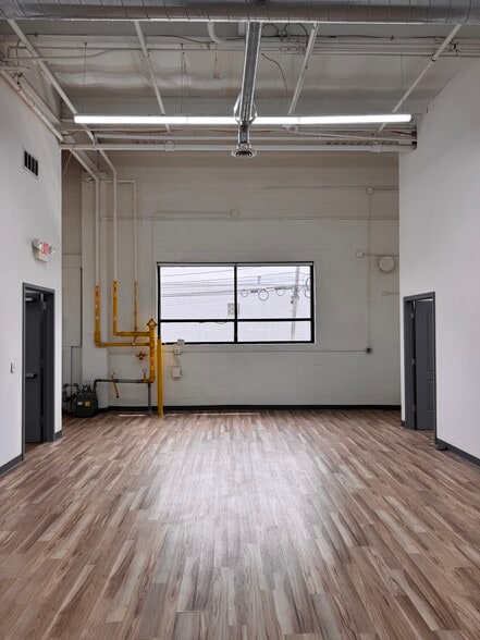 More Photos Of 746 Gotham Pky, Carlstadt Warehouse For Lease