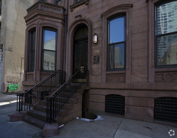 More Photos Of 2112 Walnut St, Philadelphia Office Residential For Sale