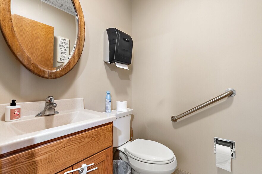 More Photos Of 101 S Main St, Pine Island General Retail For Sale