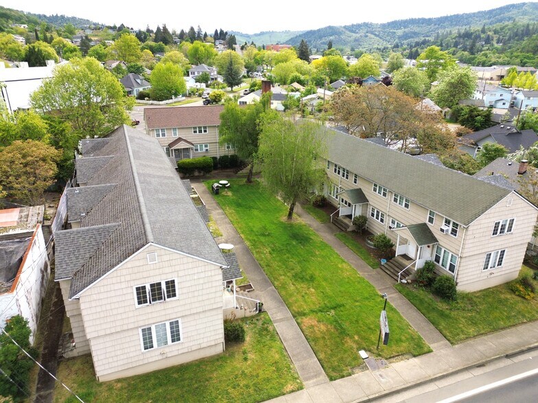 Primary Photo Of 435 NE Winchester St, Roseburg Multifamily For Sale