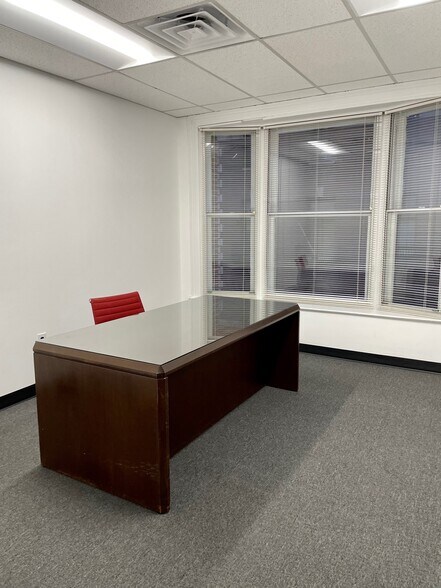More Photos Of 225-231 E Redwood St, Baltimore Office For Lease