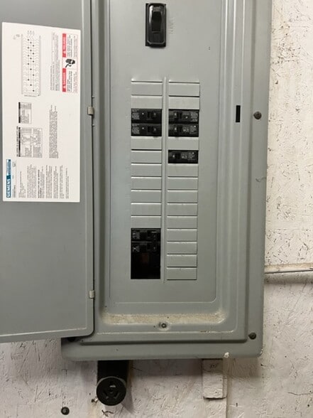 More Photos Of 4477-4481 122nd Ave N, Clearwater Warehouse For Lease