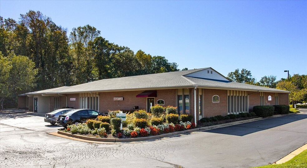 More Photos Of 1770 N Parham Rd, Richmond Office For Lease