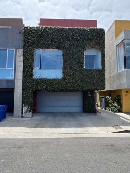 Primary Photo Of 2114 Narcissus Ct, Venice Office For Lease
