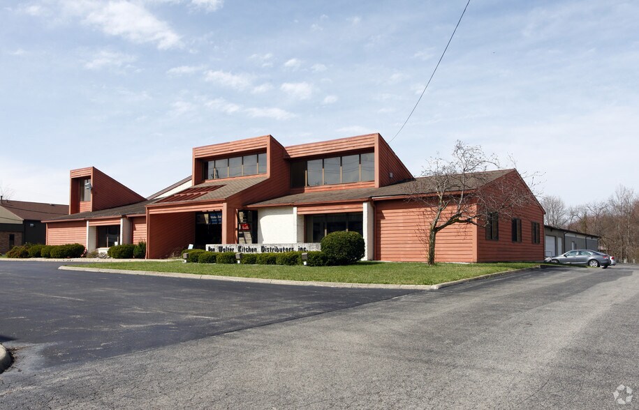 Primary Photo Of 260 Victoria Rd, Youngstown Warehouse For Lease