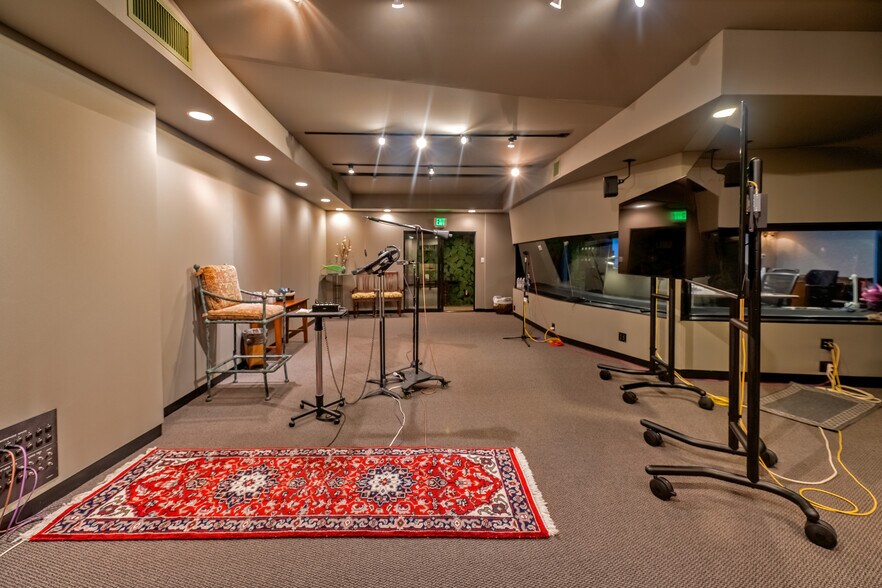 More Photos Of 3449–3453 Cahuenga Blvd W, Los Angeles Movie Radio TVStudio For Sale
