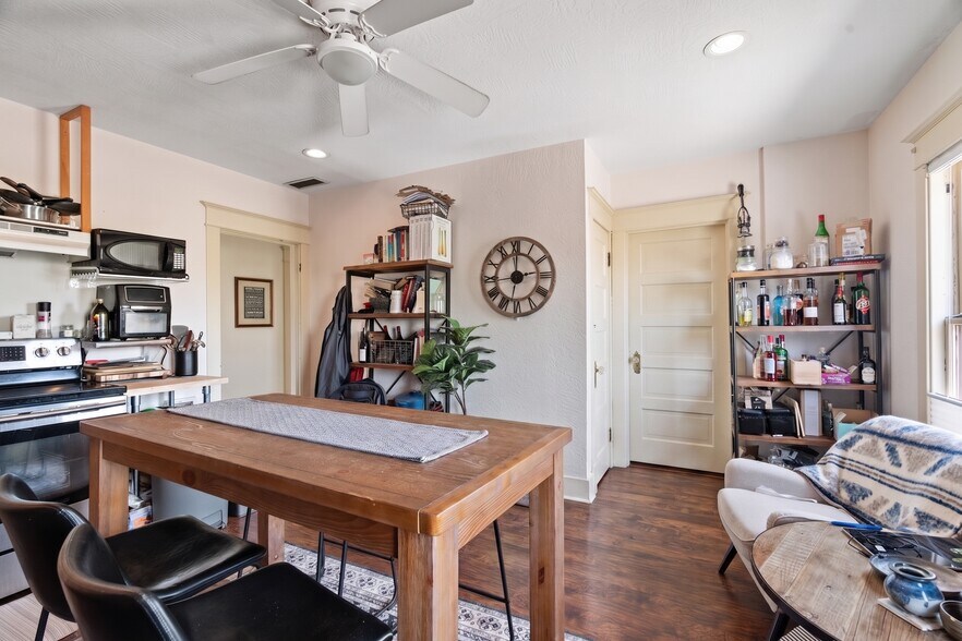 More Photos Of 707 NE 5th St, McMinnville Office For Sale