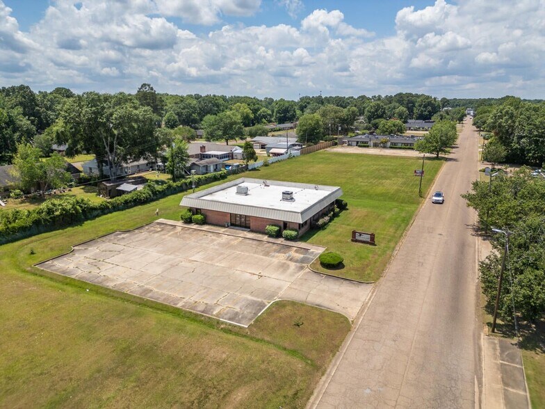 More Photos Of 428 Hospital Drive, Columbus Medical For Sale
