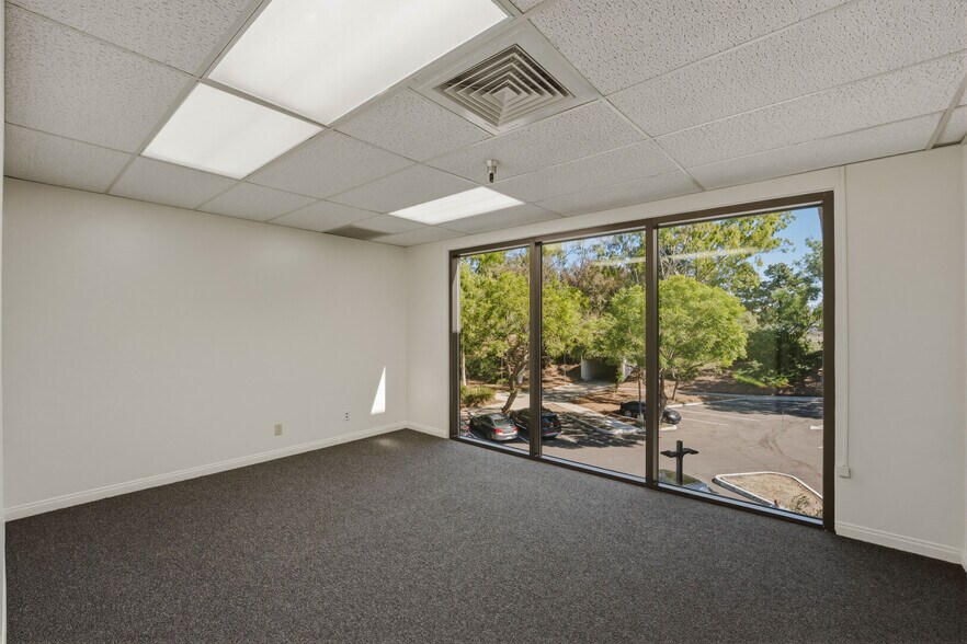 More Photos Of 674 County Square Dr, Ventura Office For Sale