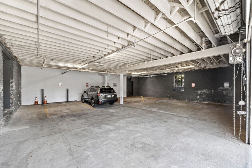 More Photos Of 119 W 36th Pl, Los Angeles Flex For Lease