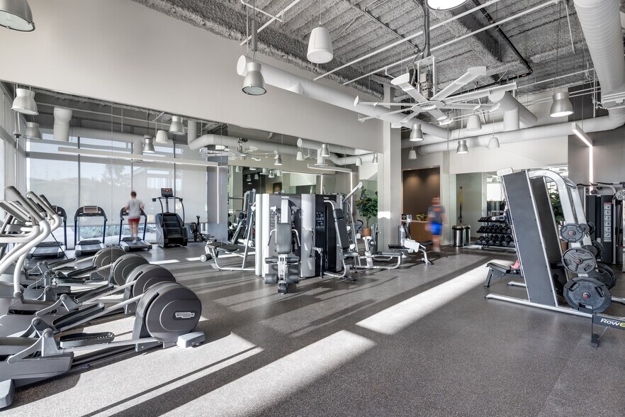 More Photos Of 9276 Scranton Rd, San Diego Unknown For Lease