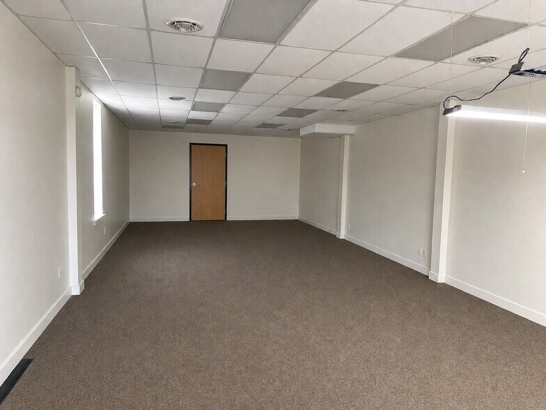 More Photos Of 10 S Walnut St, Milford Restaurant For Sale