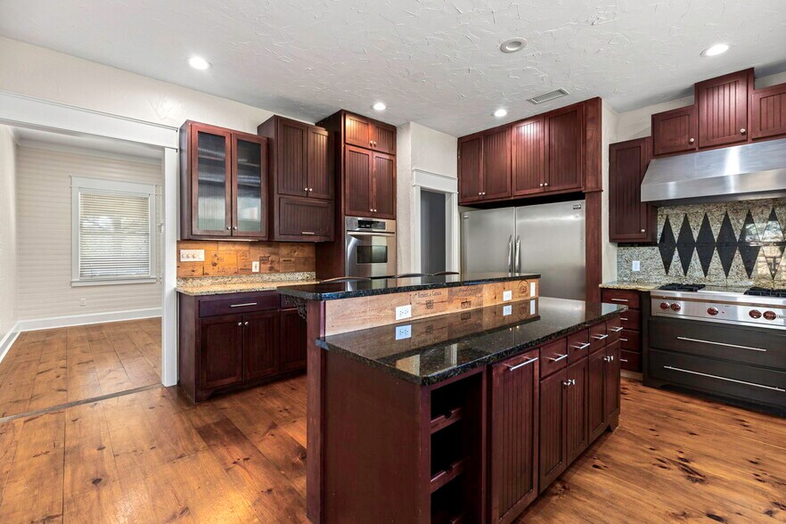 More Photos Of 1420 River Rd, Boerne Medical For Lease