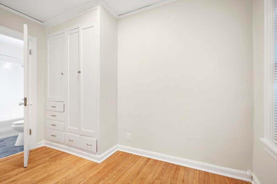 More Photos Of , Seattle Multifamily For Sale