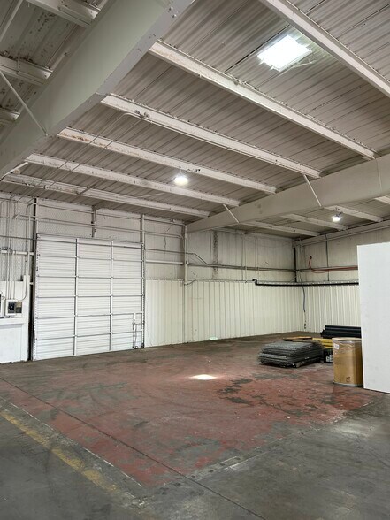 More Photos Of 9300 Southwest Dr, Fort Worth Warehouse For Lease
