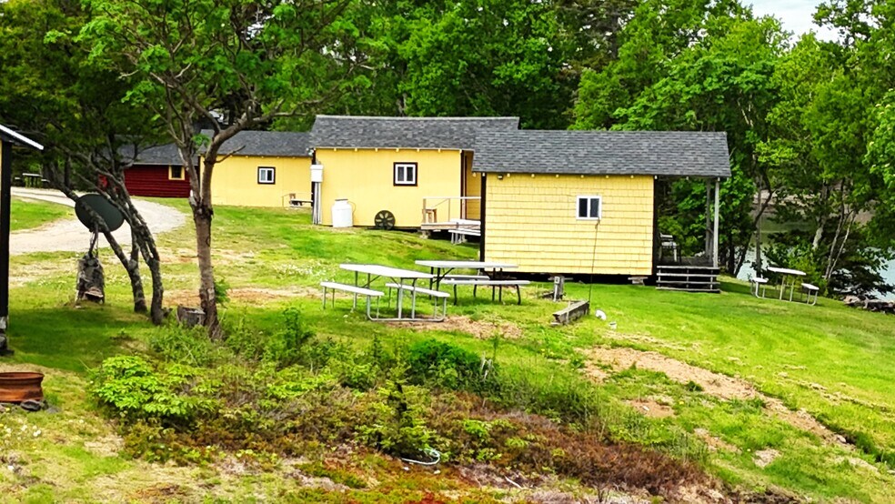 More Photos Of 24 Harris Point Rd, Eastport Hotel For Sale