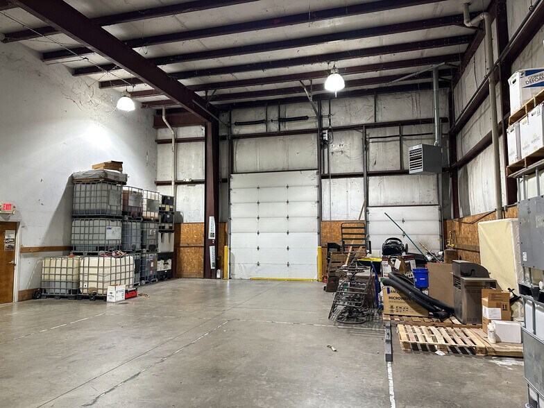 More Photos Of 6200 S 2nd St, Springfield Warehouse For Lease
