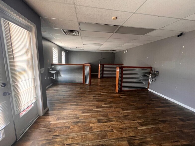 More Photos Of 510 20th St, Huntington Freestanding For Lease