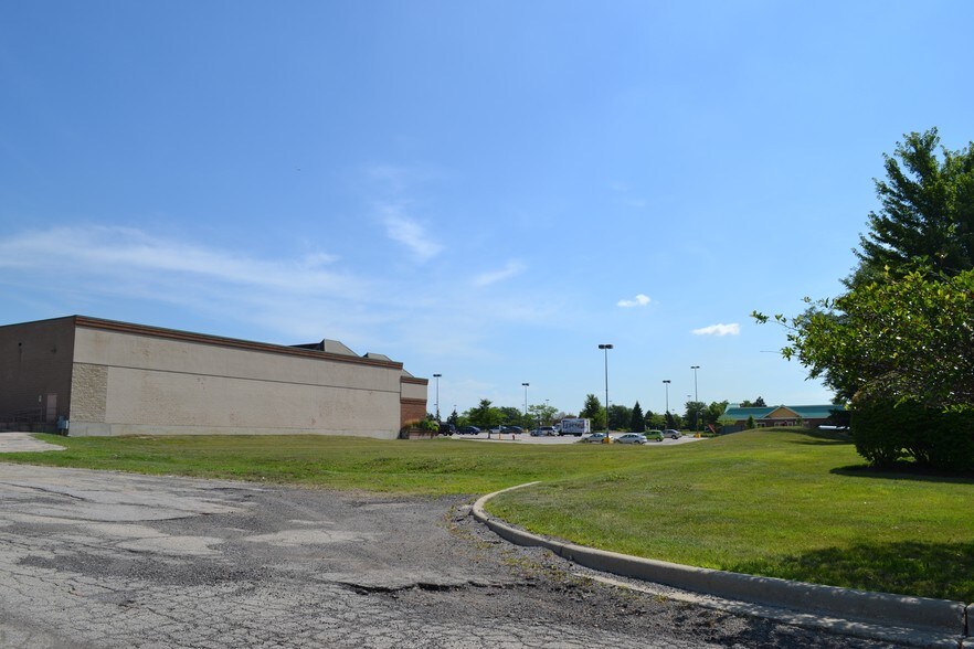 More Photos Of 164 S Gary Ave, Bloomingdale Land For Lease