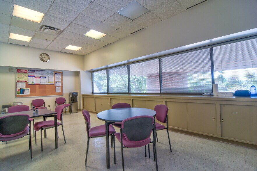 More Photos Of 1150 Cleveland St, Clearwater Office For Lease