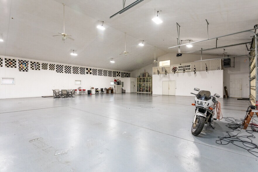 More Photos Of 1186 S State Route 157, Edwardsville Loft Creative Space For Sale