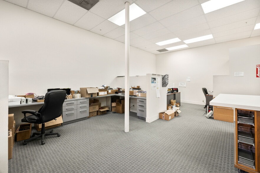 More Photos Of 75090 St. Charles Pl, Palm Desert Warehouse For Lease