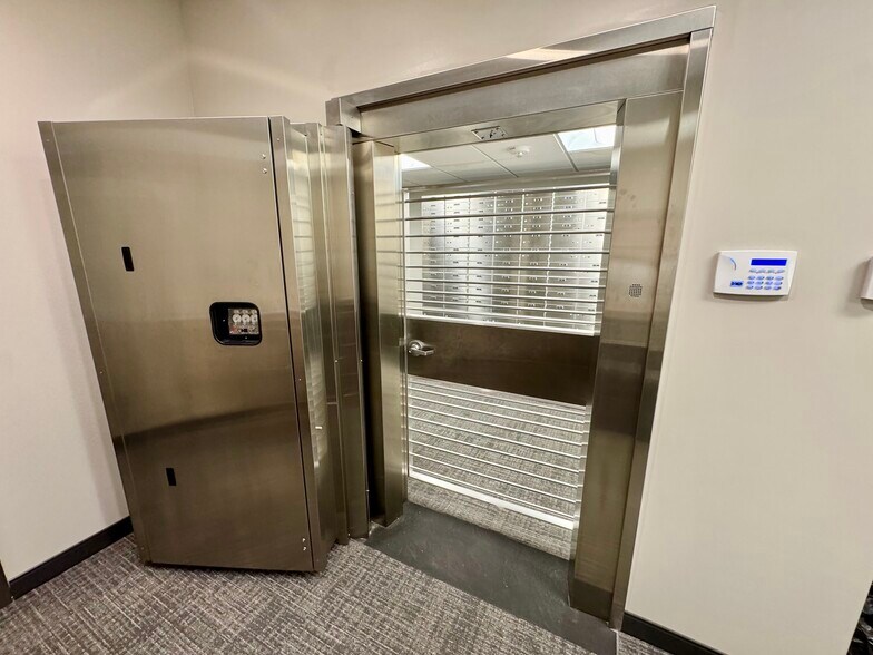 More Photos Of 222 E Park St, Edwardsville Office For Lease