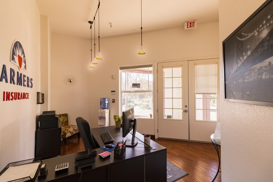 More Photos Of 220 Windsor River Rd, Windsor Apartments For Sale