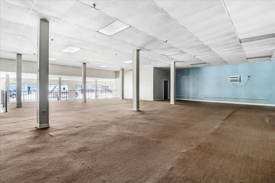 More Photos Of 501 E Market St, Smithfield Storefront For Lease