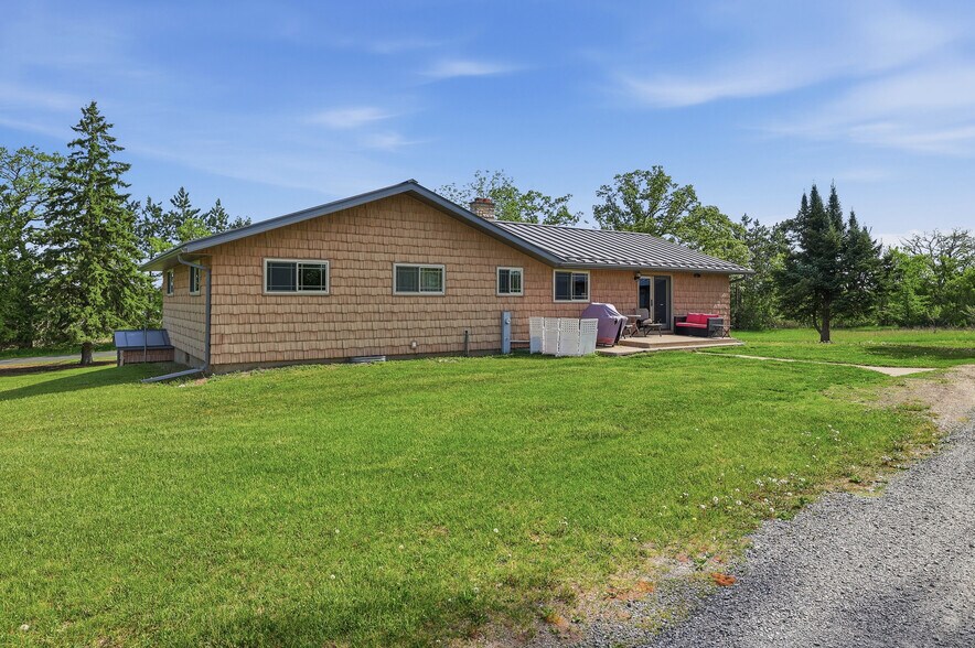 More Photos Of 9523 River Rd, Amherst Warehouse For Sale