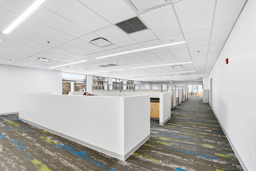 More Photos Of 15 Roszel Rd, West Windsor Office For Sale