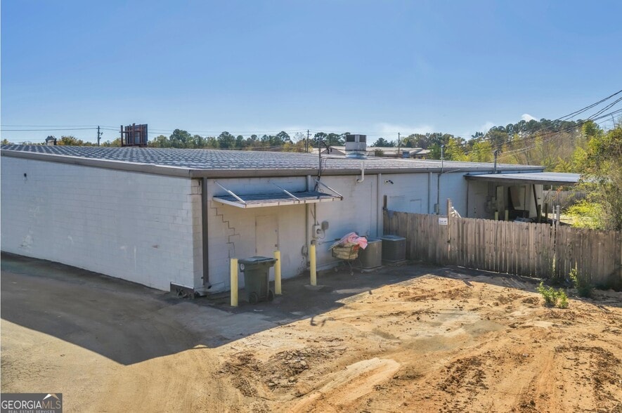 More Photos Of 905 Hillcrest Pky, Dublin Storefront For Sale