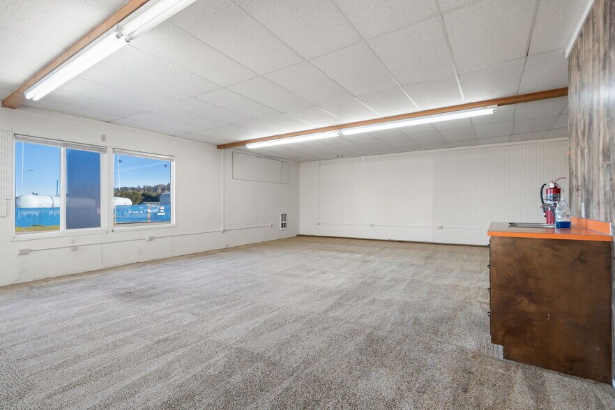 More Photos Of 503 S 3rd Ave, Sequim Flex For Lease