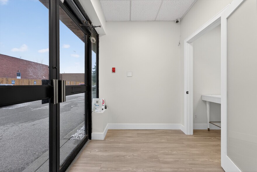 More Photos Of 570 Hood Rd W, Markham Service For Sale