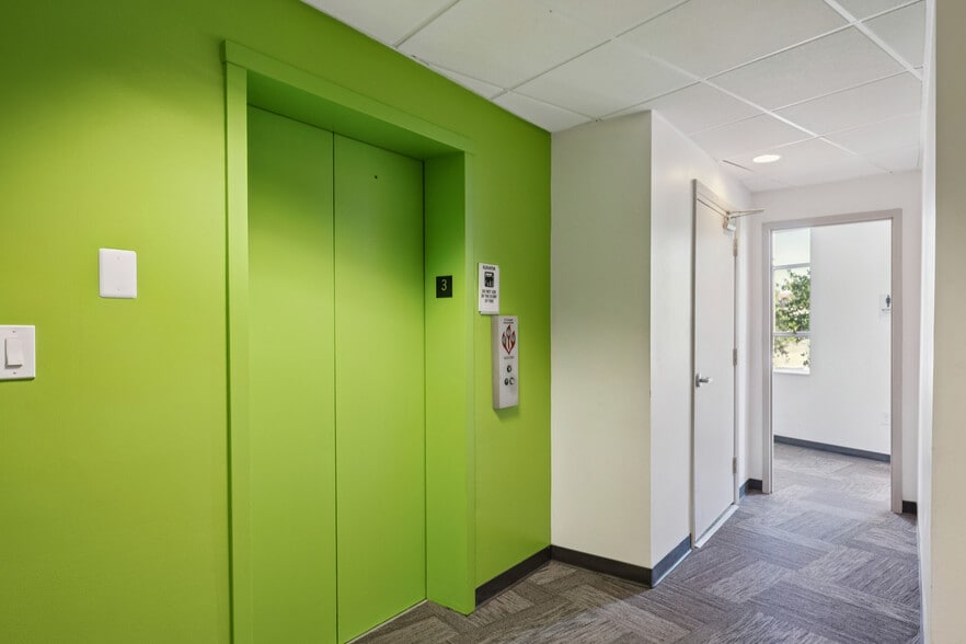 More Photos Of 125 E Trinity Pl, Decatur Office For Sale