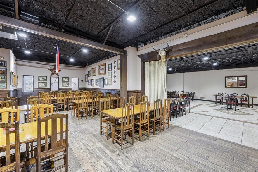 More Photos Of 3720 W Park Ave, Orange Flex For Sale