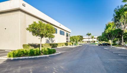 More Photos Of 8 Vanderbilt, Irvine Light Manufacturing For Sale