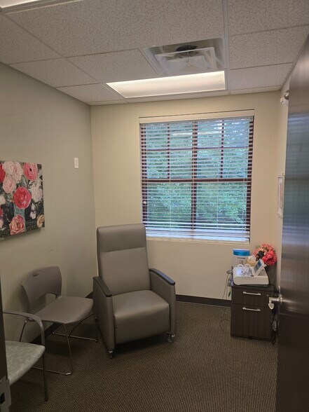 More Photos Of 2098 Teron Trace, Dacula Office For Sale