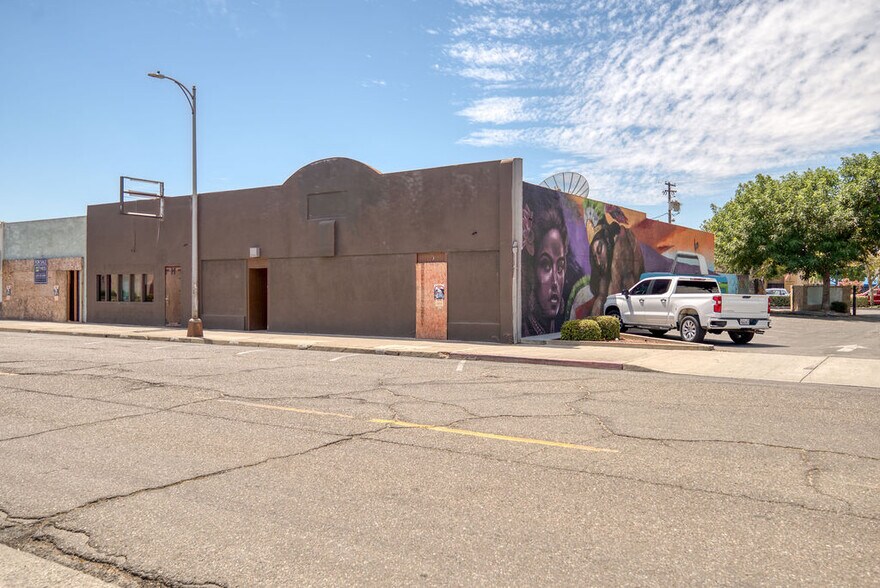More Photos Of 132 S 1st St, Turlock Storefront For Sale