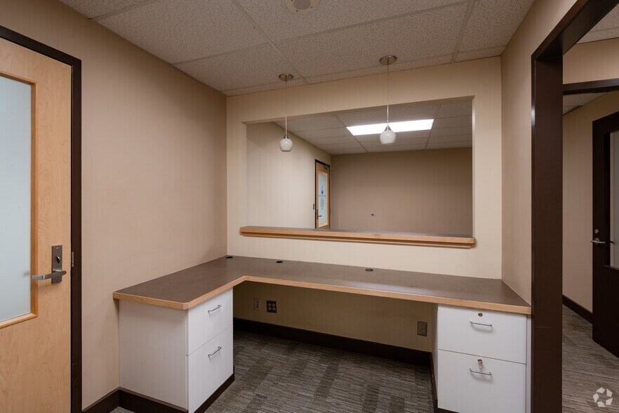 More Photos Of 550 17th Ave, Seattle Unknown For Lease