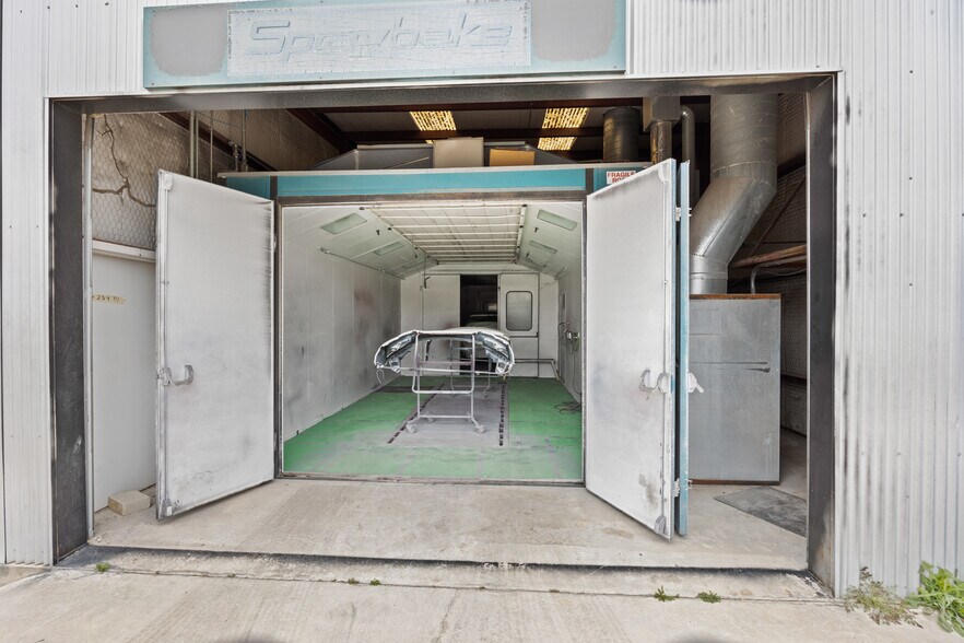 More Photos Of 955 W Kingsbury St, Seguin Auto Repair For Sale