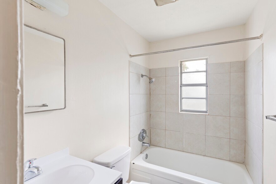 More Photos Of 283 SW Davaca Gln, Lake City Multifamily For Sale