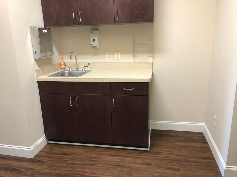 More Photos Of 6513 Preston Rd, Plano Office For Sale