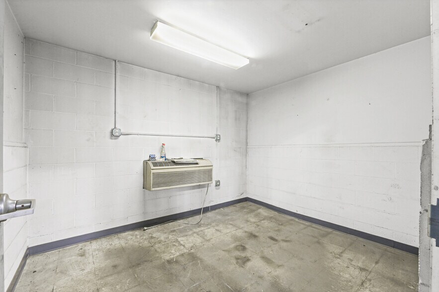 More Photos Of 37401 Stevens Blvd, Willoughby Flex For Lease