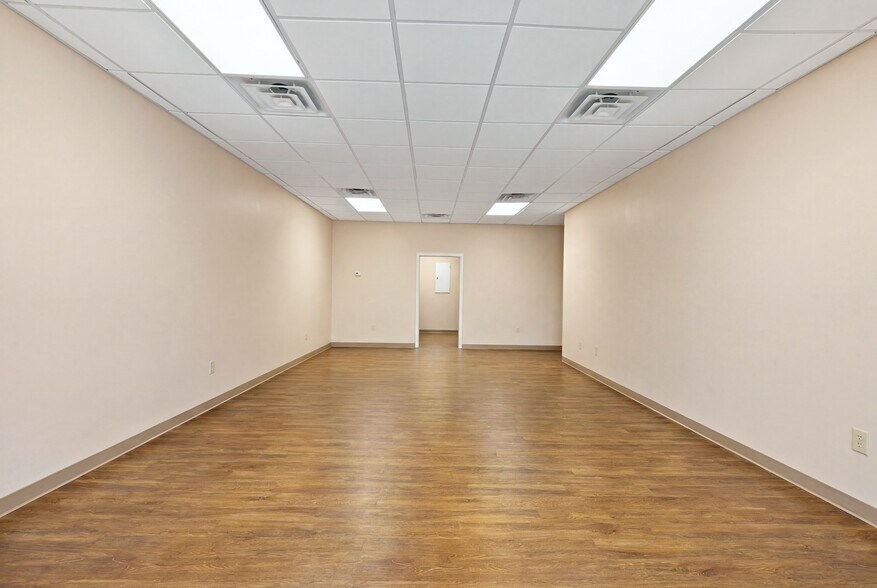 More Photos Of 3506 Memorial Ave, Lynchburg Office For Sale